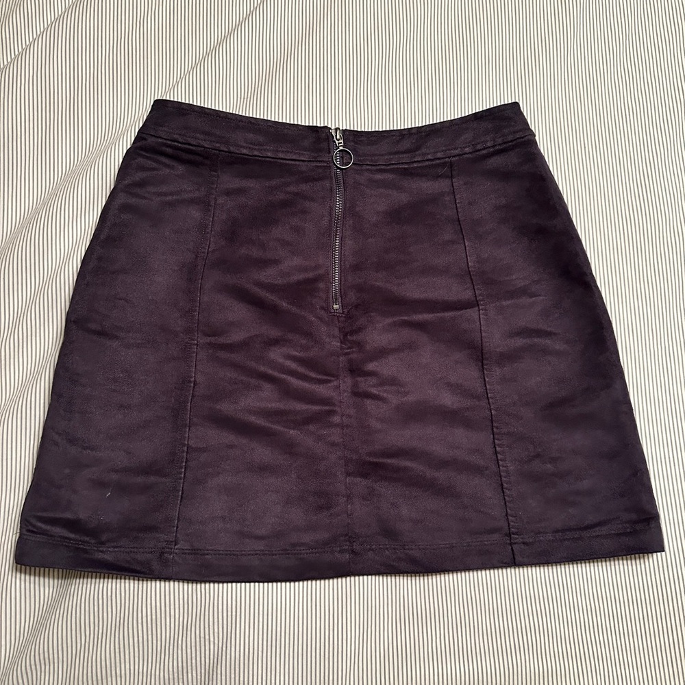 Old Navy a-line skirt with a zipper in the front. Size 6. Suede looking black